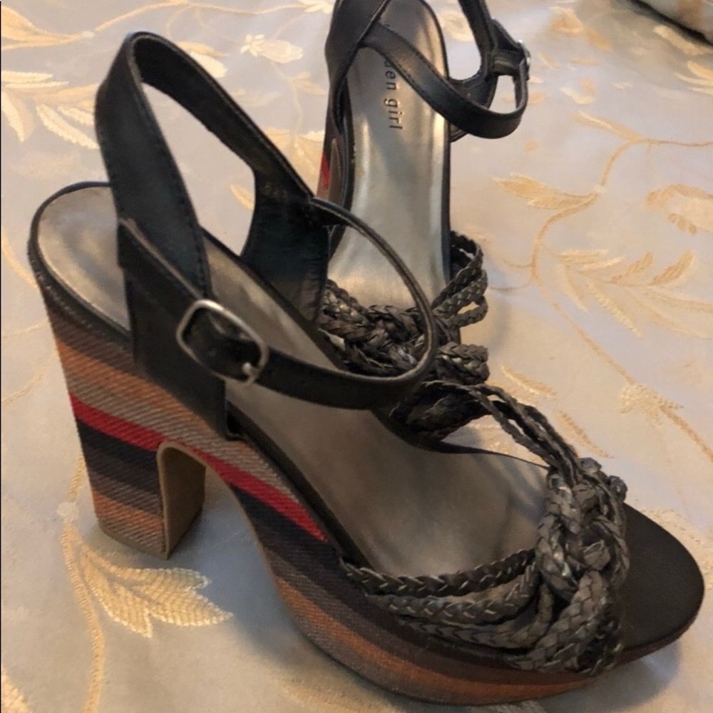 Gently Used- Madden Girl Rolliee Platform Wedge